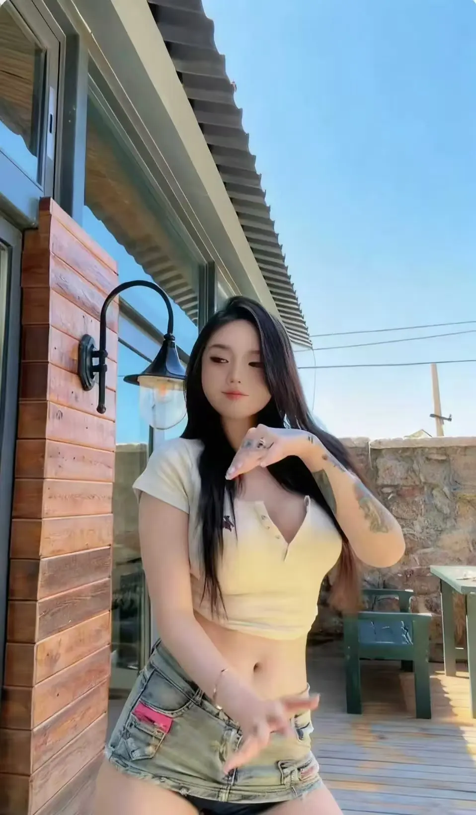 《Meena 成美男》高清全集中文版未删减资源开放获取-免费在线看无广告-网盘观看便捷备份-一次看遍Meena成美男