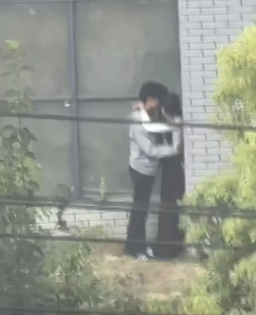蚌埠职教园情侣野外吃冰棒视频完整版-现场画面流出引热议-事件全过程完整呈现免费观看-蚌埠职教园情侣野外视频